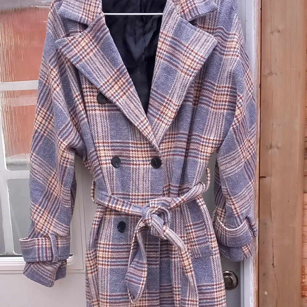 Checked jacket. Double aodded. Warm for autumn or winter if worn with parka vest. . Jackor.