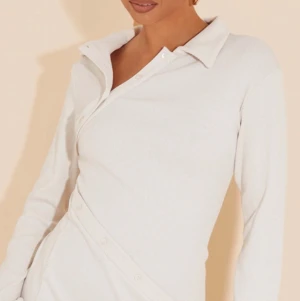 Kort klänning  - Klänning från Pretty little things 