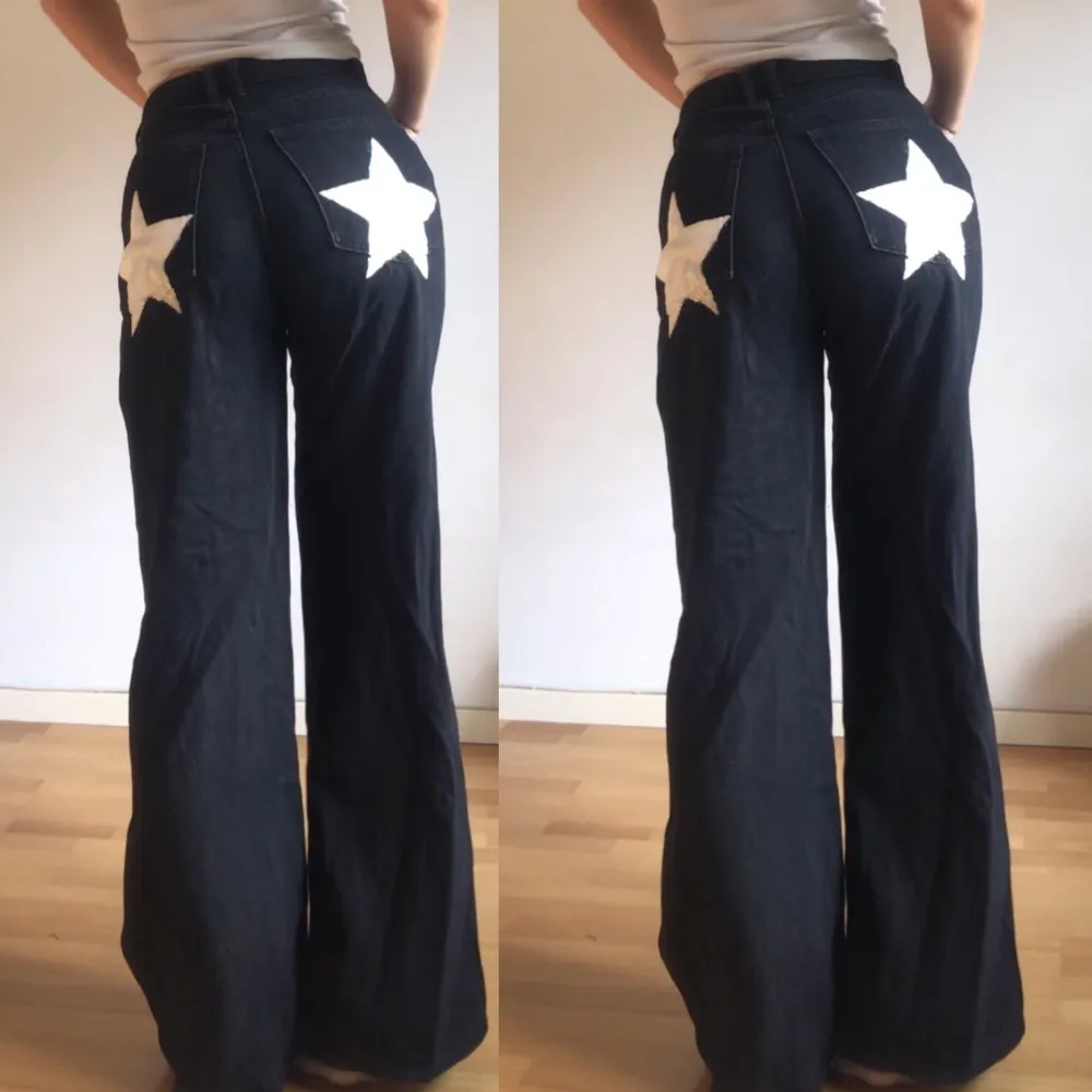 Svarta breda jeans med handmålade stjärnor på rumpan💫🔥💕 Färgen tål vanlig maskintvätt. Jeans & Byxor.