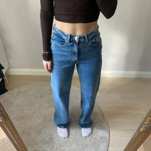 Blåa jeans - Blåa jeans från ONLY i storlek 28w 32längd💞