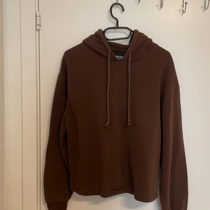 Hoddie  - Brun hoodie i storlek m Kan som vanligt alltid mötas upp i Göteborg skriv om ni intresserade priset går alltid att diskutera