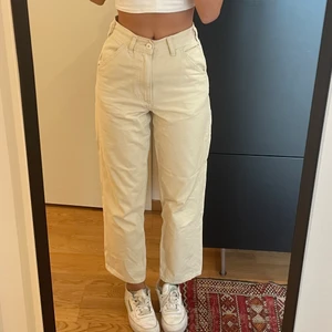 Workers trousers  - Säljer dom här brandy Melville workers byxor och dom är jättebra skick💓
