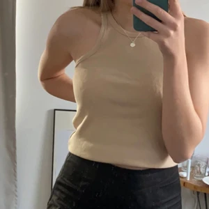 Linne - Tre linnen från NA-KD det är ett grön och ett svart också har ingen bild just nu 