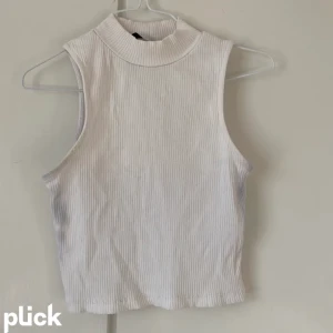 Vitt linne - Super fint vitt linne från lager157, använt men fortfarande i bra skick💕