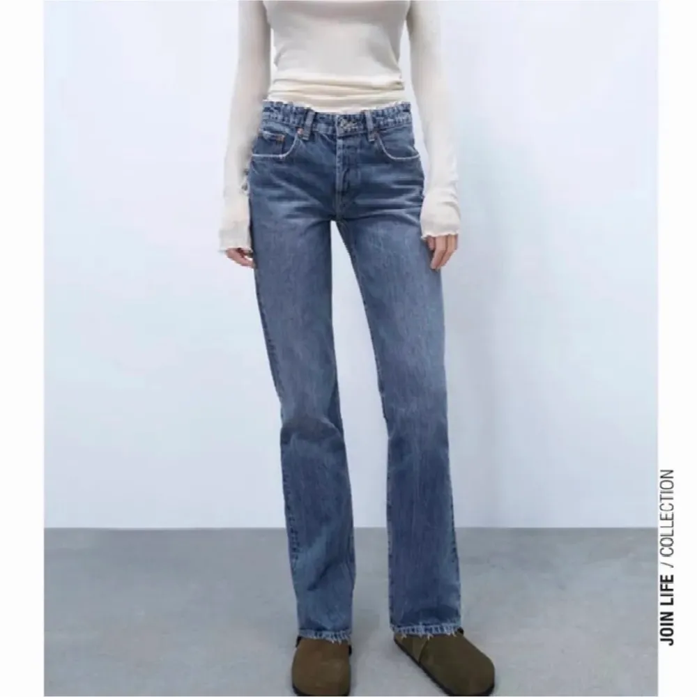 Midrise jeans från zara i strl 36 . Jeans & Byxor.