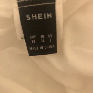 Klänning❤️ - Jag köpte denna secondhand men har inte andvänt den och den personen som sålde till mig hade inte heller andvändet den,så den är oandvänd❤️ Nypris:99 eller 119❤️