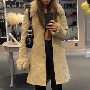 Afghan coat - Så snygg jacka, säljer för jag har ej plats med så mkt kläder, kan passa typ xs å liten medium också osäker