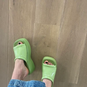 Chunky sandals - Intressekoll på dessa svincoola sandaler. 