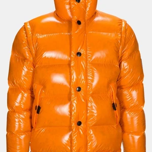 Peak Performance Apres X.8 - Säljer en otroligt fin, limiterad Dunjacka från Peak! Använd max 5 gånger så absolut nyskick. Går även att göra till en väst! Nypris: 6000kr. Storlek M (TTS) 800FP 90/10 gåsdun  Byte kan vara intressant!  Fler bilder skickas vid intresse!  SUPER PRIS 