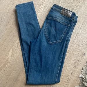 Diesel jeans - Snygga Diesel jeans -stl w28/l32 -har användt nångra gånger -ny pris 999kr