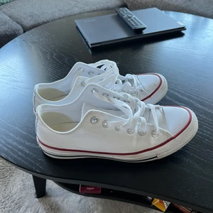 Converse - Vita Converse i storlek 39. Knappt använda, som nya.