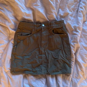 Kjol - Kjol från gina. Strl 38=S/M. Pris 45kr + frakt 💓 (posted 15/09/22) 