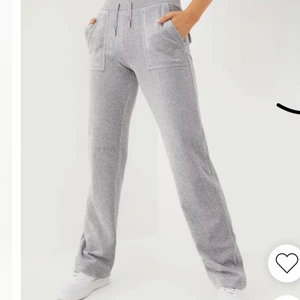 Juicy couture byxor  - Intressekol på mina gråa juicy couture byxor, dom är från Nelly och är i bra skick. Dom är i storlek s men jag har lämnat in som hos en sömmerska så dom sitter som xs. Och det är inget som syns att dom i insydda i midjan (kan tänka mig och byta också)