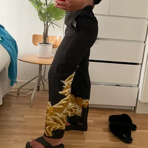 Pants - Säljer dessa AScoola byxorna som jag hittade i en secondhandbutik i Paris😍 har inte använt 1 ända gång pga Lite för små😭 köpta för 500