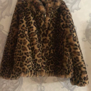 Pälssig jackan - Ny och snygg pälssig jacka från  trf/collection från Zara