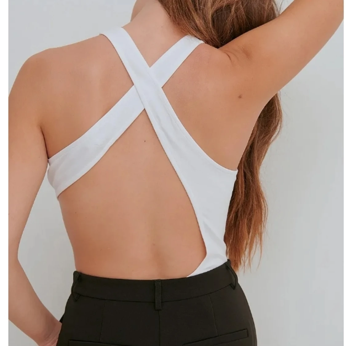 Vit body med korsad rygg - 91