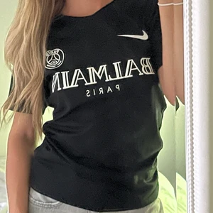 PSG x Balmain tshirt  - Perfekt skick, endast använd ett fåtal gånger. Köpare står för frakt 🫶🏼