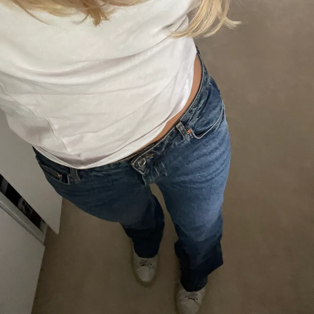 Ett par low waist jeans från zara❤️. Jeans & Byxor.