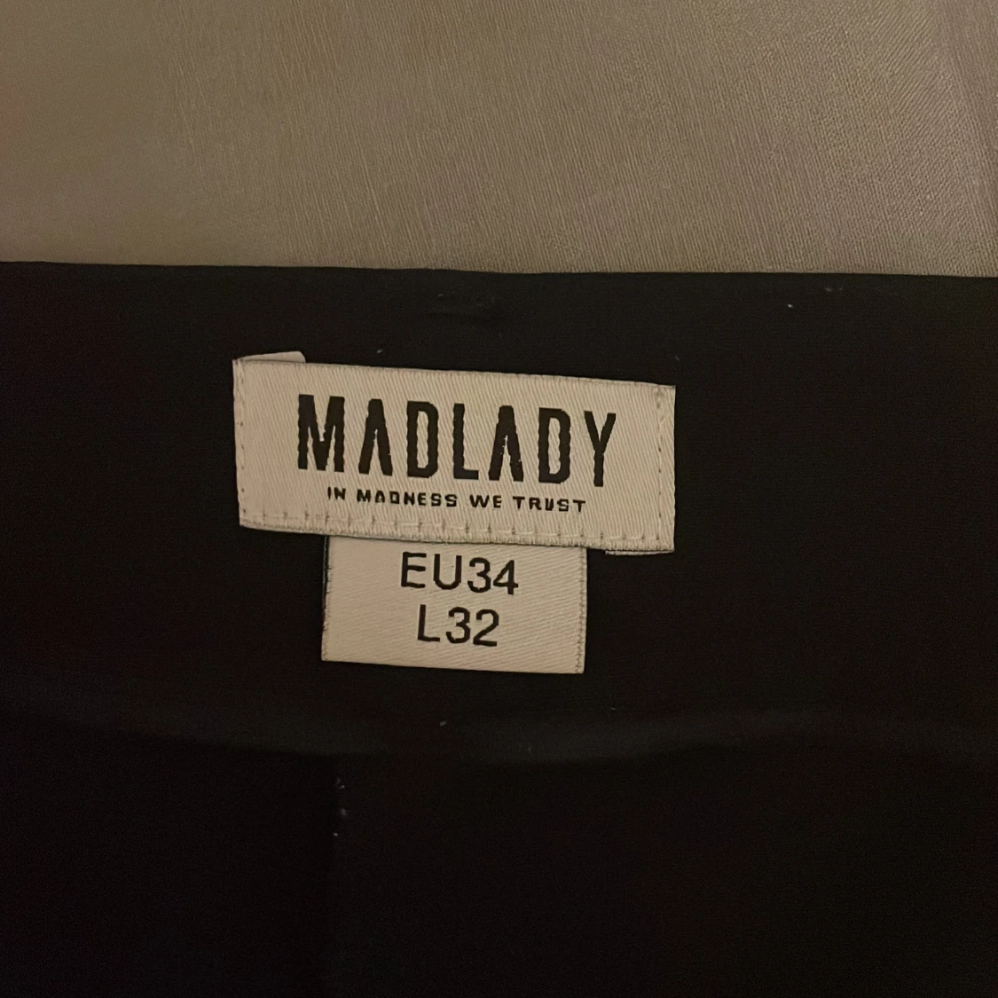 Svarta kostymbyxor  - 91