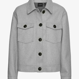 Kappa - Säljer min gråa kappa från vero moda pågrund av att den inte kommer till användning.