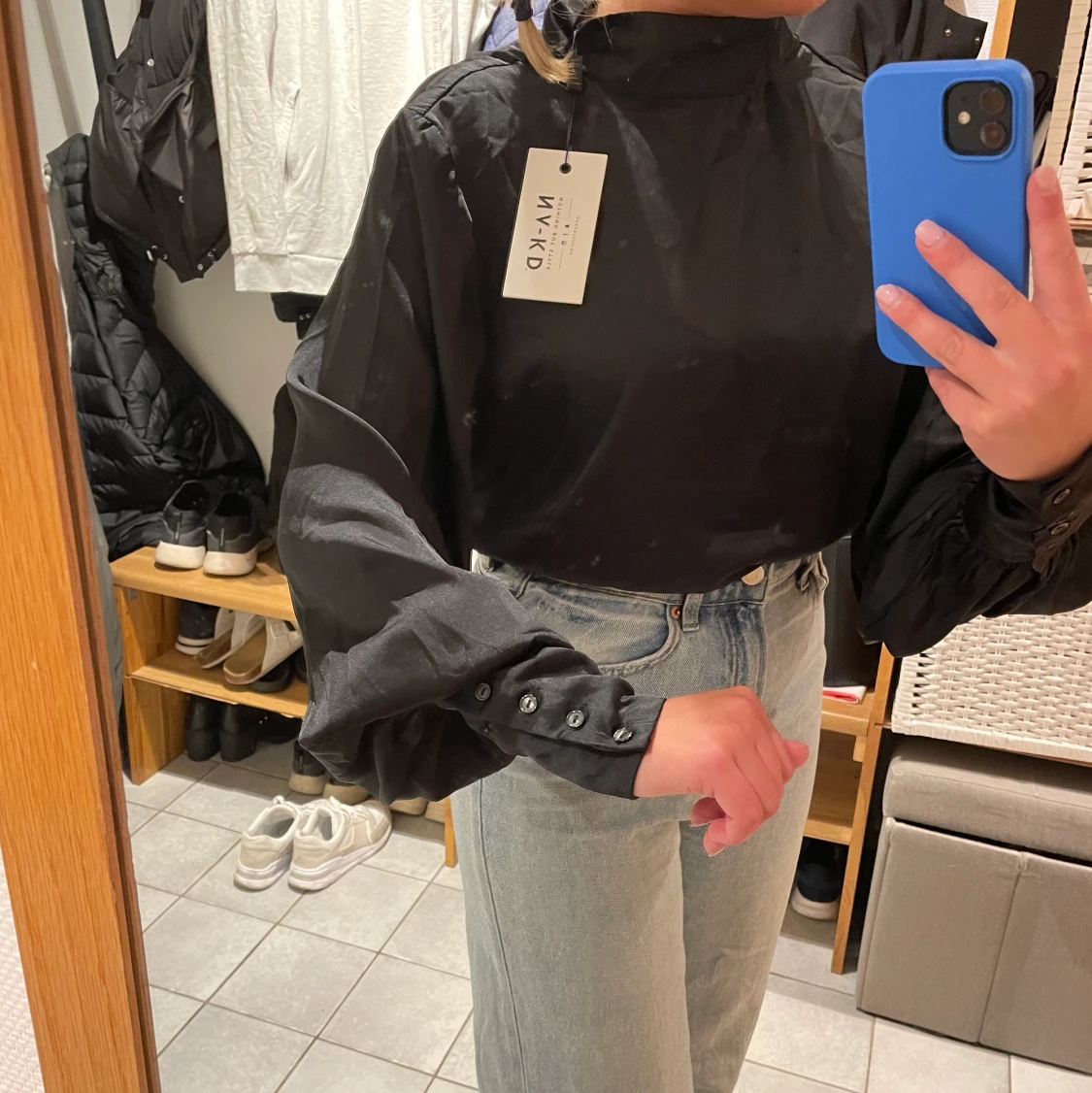 Svart satin blus - 91