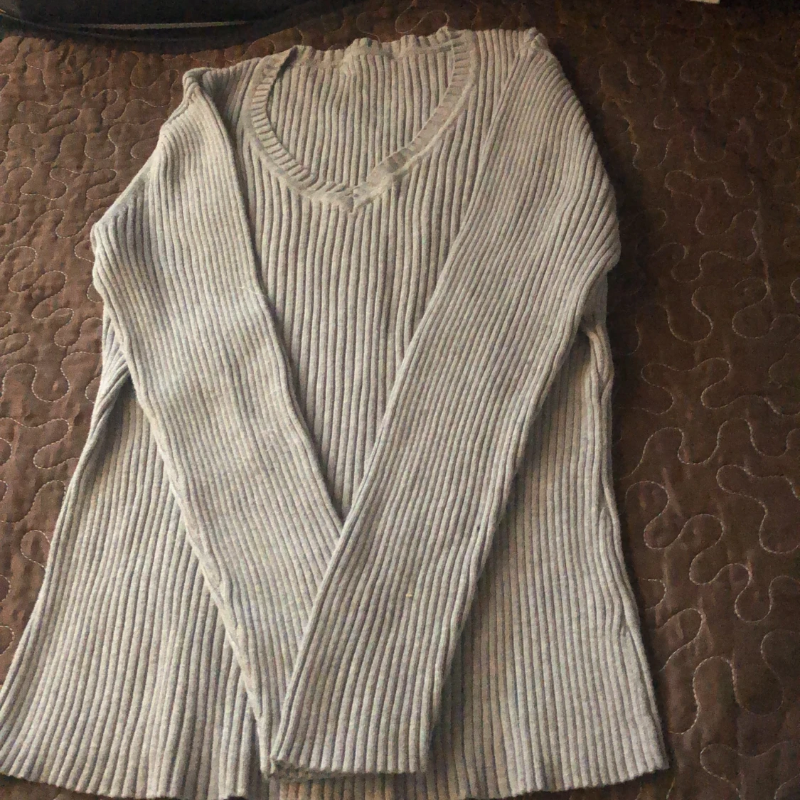 Grå tröja  - 90