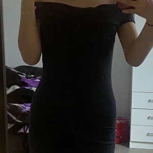 Känning  - Säljer denna fina klänningen eftersom att den inte kommer till användning