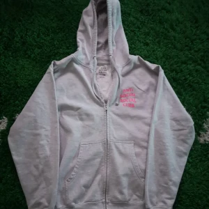 Anti social zip-hoodie  - ASSC zip-hoodie i Large, rosa tryck fram och bak, cond 8/10