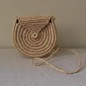 Vintage Straw Crossbody Bag  Artisanal Woven Straw Crossbody to hold your personal treasures. Braided Straw Strap & Button Flap Closure.  20x20x7CM  75CM Drop