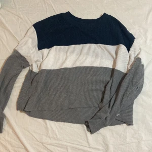 Tröja från Hollister, S - Mysig tröja från Hollister i storlek S. Använd en hel del men i hyfsat gott skick.