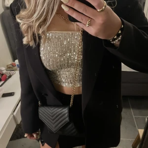 Topp - Glittrig tubtopp. Använd en gång! Fint skick. I storlek S🫶🏼🤩från hm