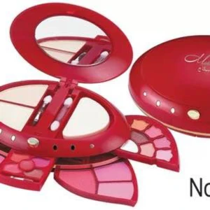Stora Makeup Set  - Mått ca 20.00*14.00*6.70 cm