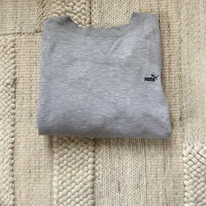 Puma Sweatshirt - Vintage sweatshirt från Puma. Snygg boxig fit. 