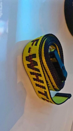 Off white bälte  - I nyskick, finns att hämta i Eskilstuna, kan även fraktas.
