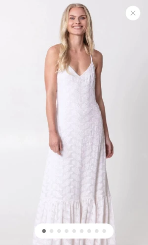 Brudklänning  - Brudklänning som aldrig kommit till användning. Köpt på Indiska.