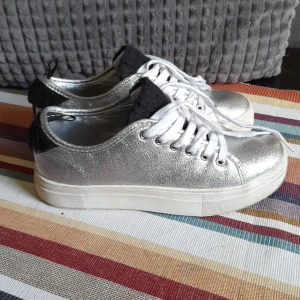 Sneaker  - Nästa nya Sneakers 