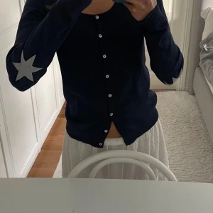 Kofta - Jättesöt marinblå kofta med stjärnor. Använd typ 3 gånger💗💗