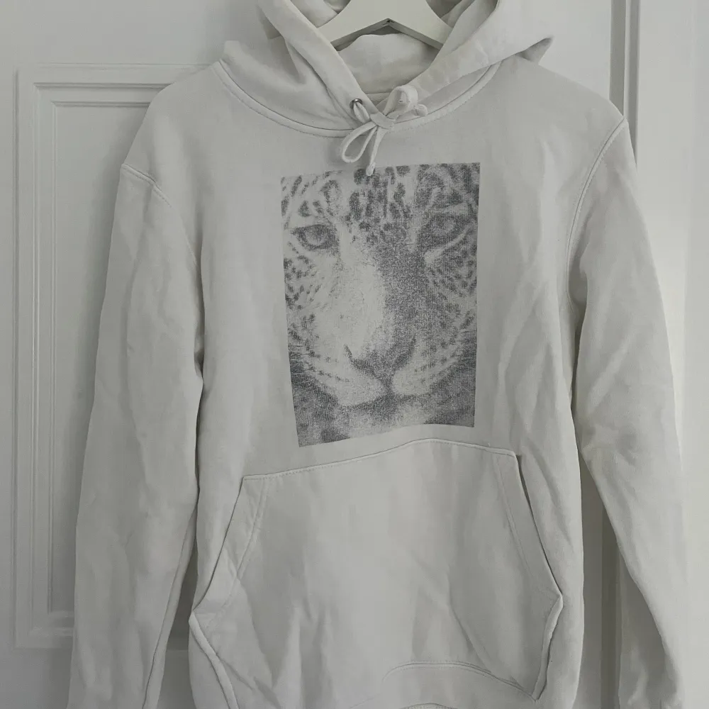 Snygg hoodie ifrån the cool elephant i stl S! Köpte för flera år sedan och använder inte längre. 💞💞. Hoodies.