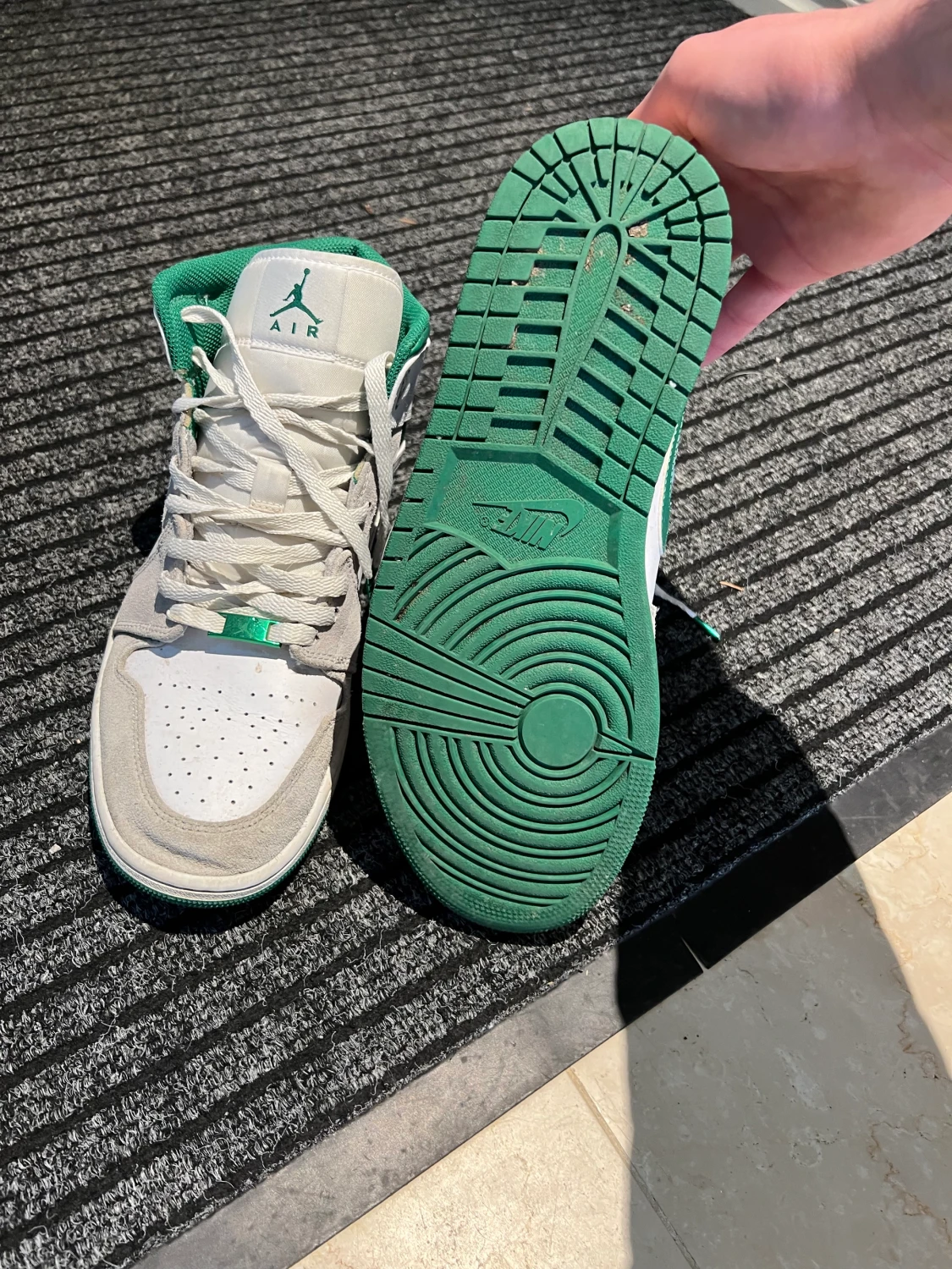 Air Jordan 1 Mid SE Grey Pine Green