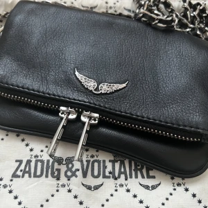 Zadig väska - Säljer nu min knappt använda Zadig väska i modellen Rock Nano i den mindre storleken. Nypris 2135kr, mitt pris 700kr. 