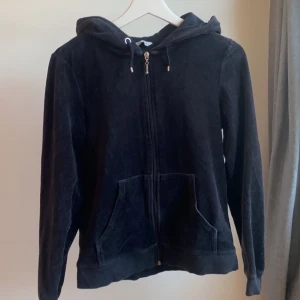 mjukis hoodie - mjukishoodie från Cubus, sättet som tröjan tillhör säljs inte längre. storlek s