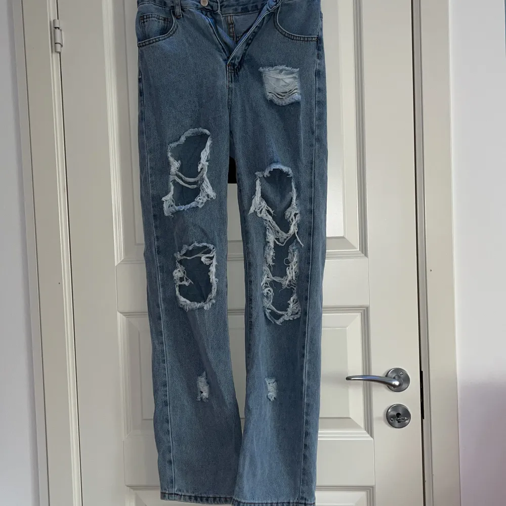 Säljer pga att jag inte använder den längre. Helt nytt skick. Är du intresserad/vill ha fler bilder/har frågor så kontakta mig. . Jeans & Byxor.