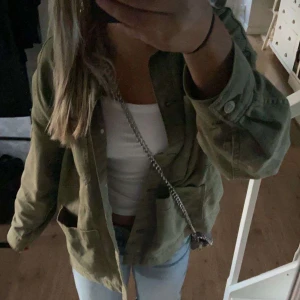 Grön jeansjacka  - Jätte fin grön jeansjacka från hm