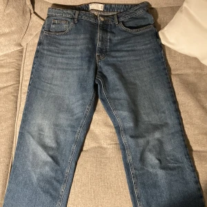 Mörkblå baggy jeans - Helt oanvända. Byxorna är helt ny. Säljs pga för små för mig. Bra kvalitet!