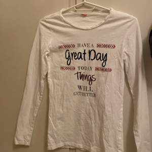 ”Have a great day, today things will be better” quoterad tröja med fina detaljer. Storlek XS/S, inte säker vilket märke. I okej skick. Använder mig inte av ”köp nu” funktionen, kontakta mig om ni är intresserad 🥰