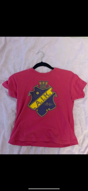 Aik tröja  - Söt kroppar aik tröja i skrikrosa färg💘💘