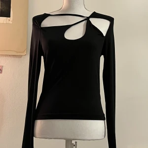 Techwear topp - Elastisk tyg så passar påde  S-L! 