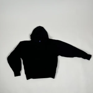 YZY gap hoodie - Yeezy Gap Hoodie i svart. Skön och oversized men ändå kort! 