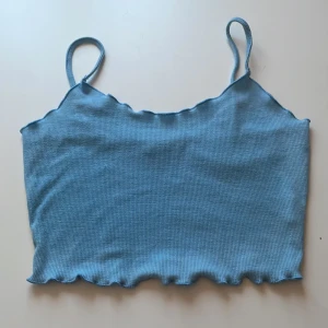 Blå topp - Blå topp från shein. Knappt använd. Storlek S/M