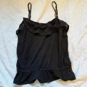 Svart linne - Gulligt linne perfekt till sommaren!☀️passar stl s